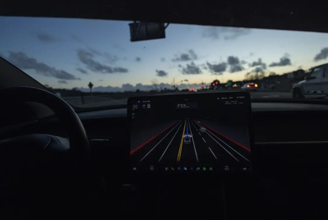 蓝狮娱乐登录：深度：急功近利的马斯克，是如何把特斯拉全自动驾驶“带进沟里”的？